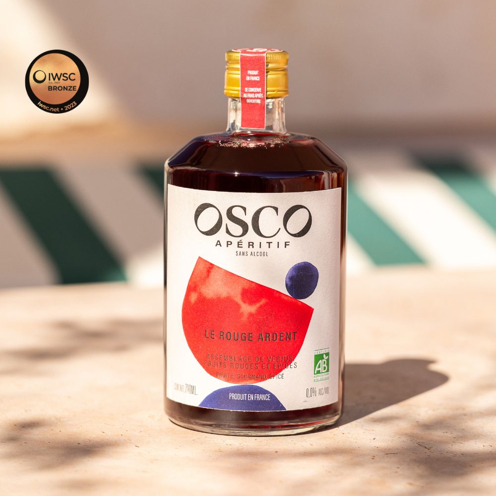 Les notes de cerise, gentiane et gingembre d'OSCO Le Rouge Ardent ont été récompensées au plus grand concours international de vins et spiritueux mondial. Une grande fierté pour cette boisson sans alcool de caractère et fabriquée en France.