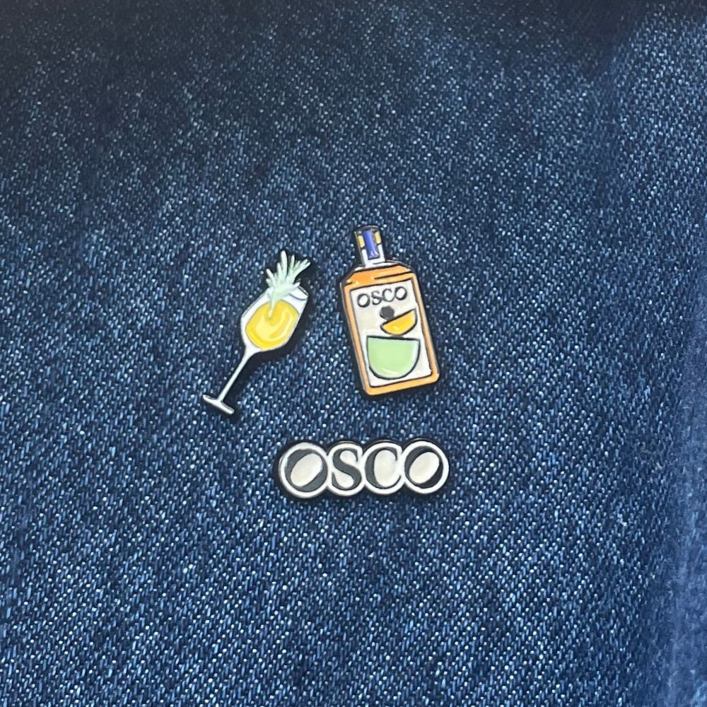 Les 3 pépites OSCO à porter à tu veux ! OSCO tonic, le cocktail sans alcool signature. La bouteille OSCO, l'apéritif sans alcool au caractère du Midi. Le Logo da la plus cool des boissons sans alcool ;)