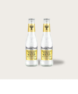 Découvrez nos 2 cocktails sans alcool signatures, l'OSCO tonic et le Red Spritz, en diluant nos apéritifs sans alcool OSCO L'Original et OSCO Le Rouge Ardent avec le Premium Indian tonic Fever-tree. Dans un grand verre à vin rempli de glaçons, versez 1 dose d'OSCO et 2 doses de tonic. Ultra simple à servir et délicieux avec moins de 40kcal/cocktail.